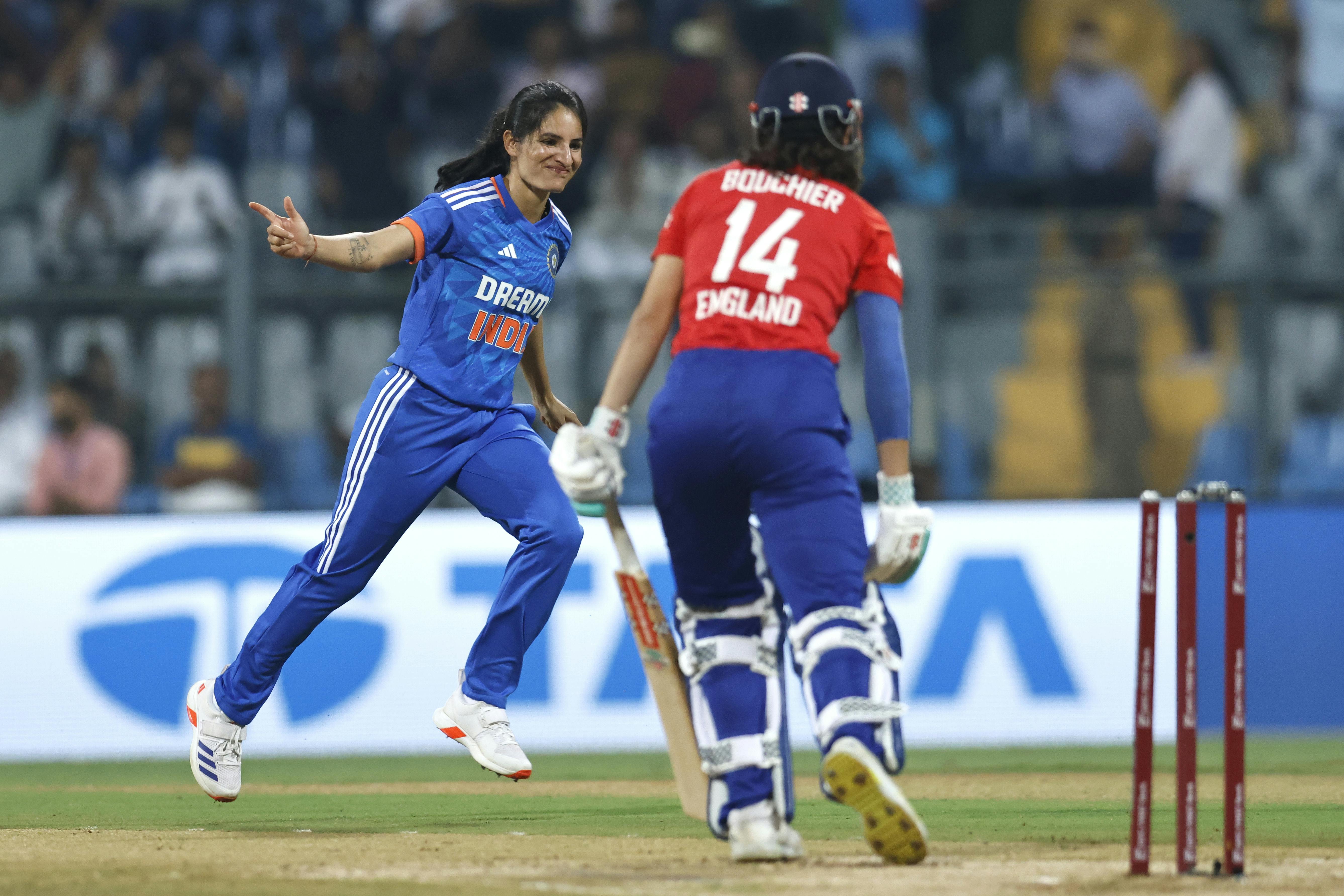 India Women vs England Women Highlights, 3rd T20I: India deny England a  clean sweep with five-wicket victory - The Times of India